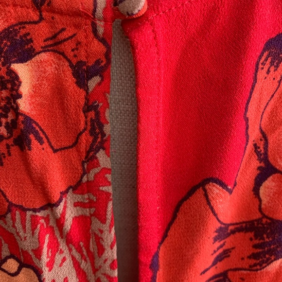 Floral Sleeveless V-Neck Top - Red - Picture 4 of 5